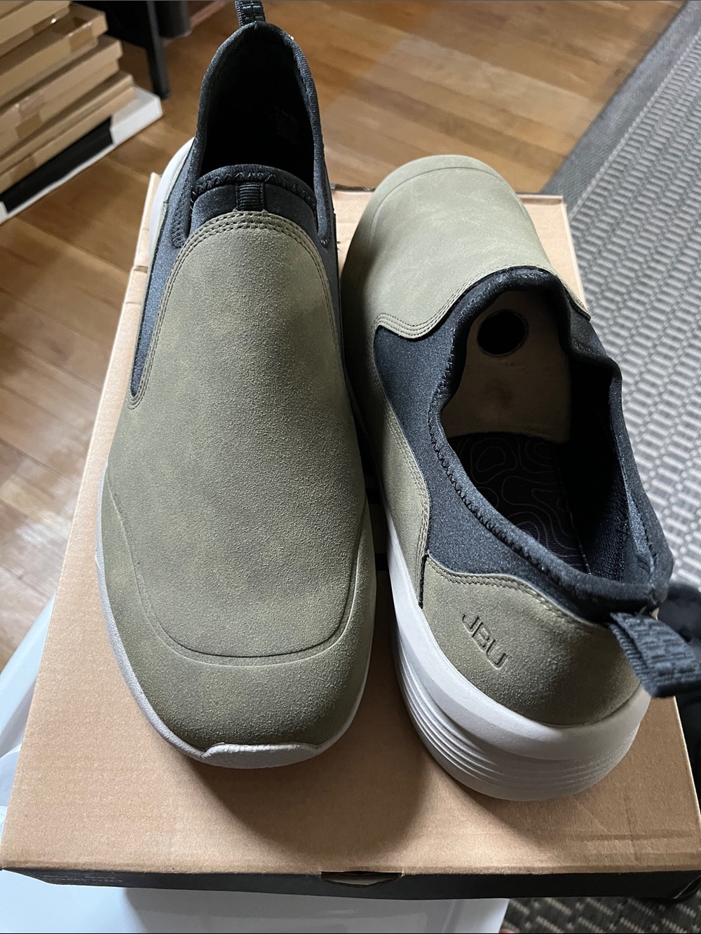 JBU Men's Slip-On Loafers in Olive and Black size 11 1/2 brand new